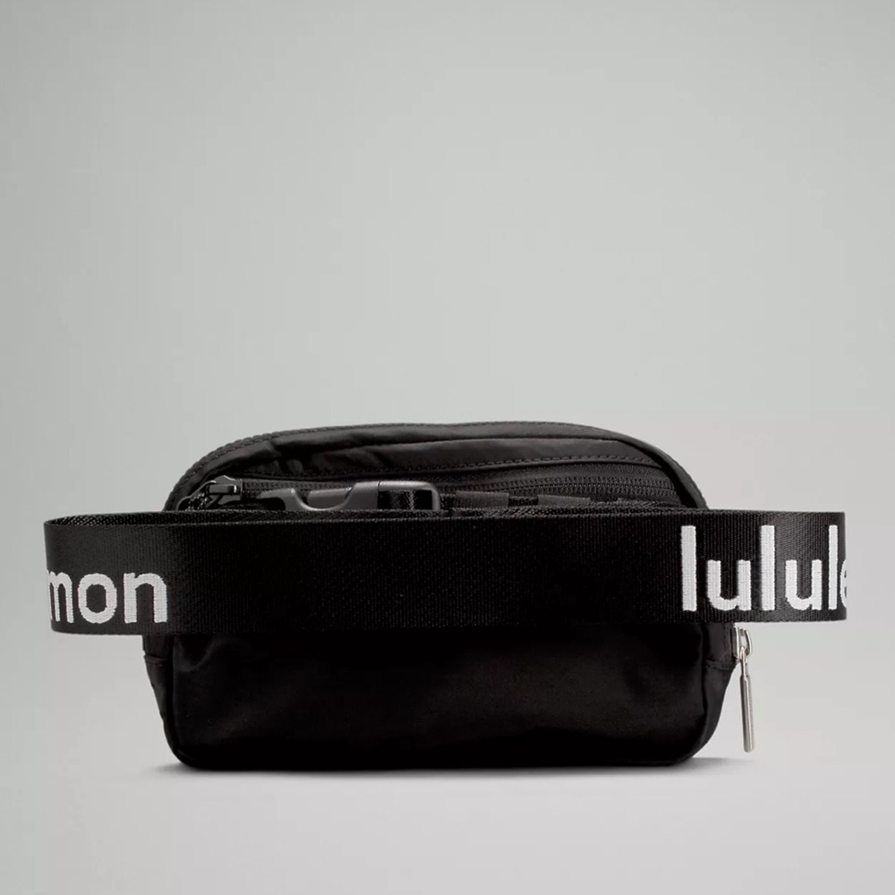 Lululemon Black & White Logo Everywhere Belt Bag Crossbody Nwt - Picture 2 of 6